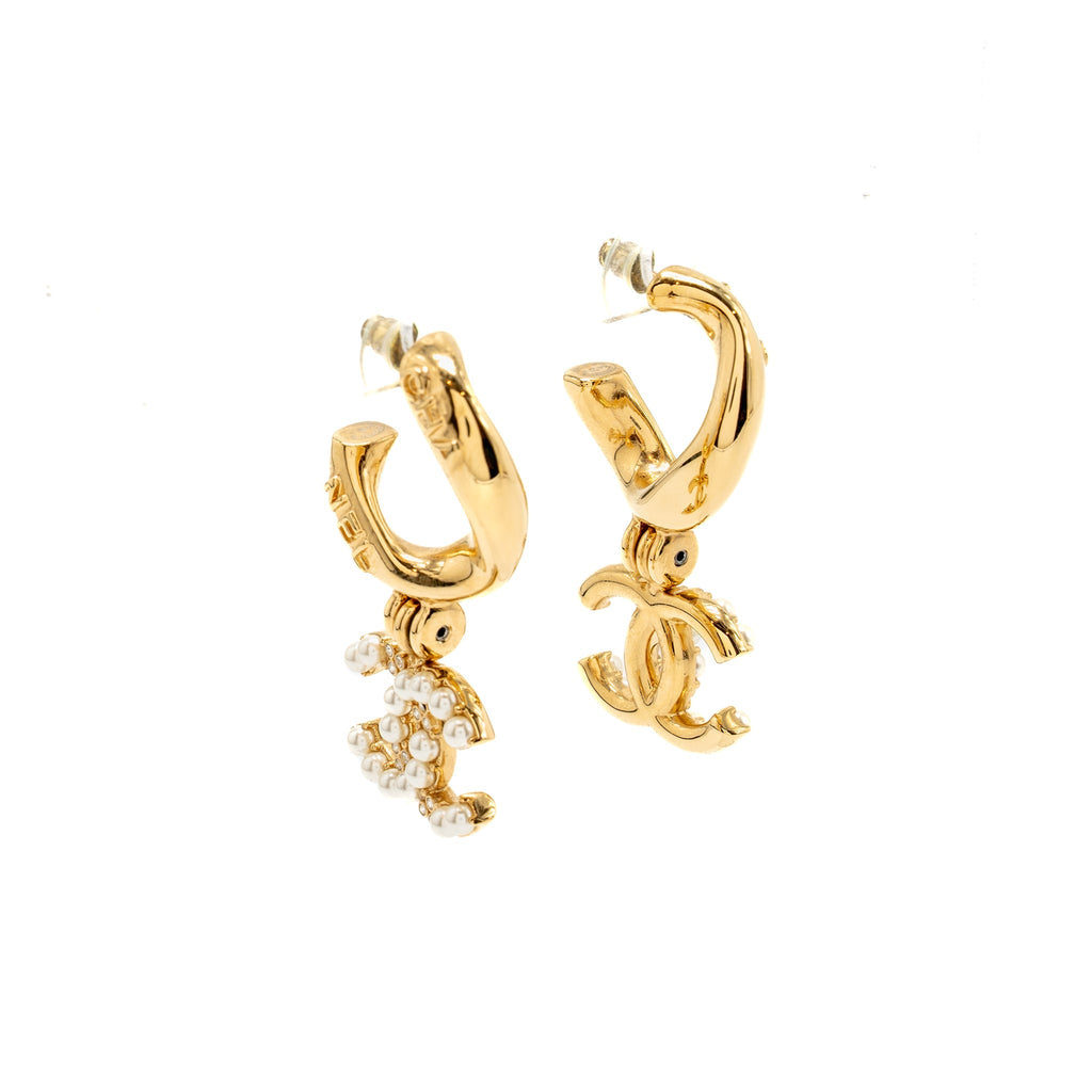 CHANEL LETTER LOGO AND CC DROP EARRINGS PEARL/CRYSTAL GOLD TONE
