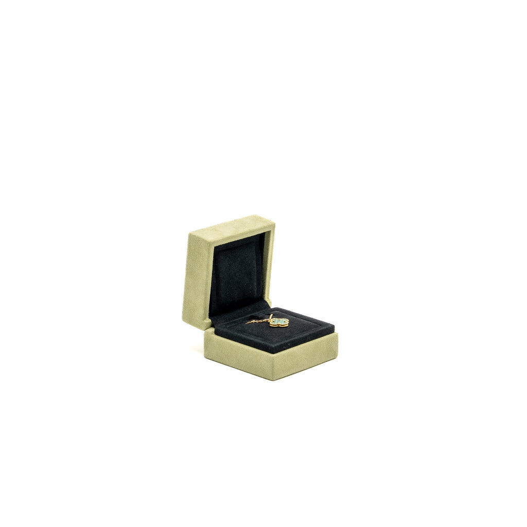 VAN CLEEF & ARPELS VINTAGE ALHAMBRA PENDANT MALACHITE YELLOW GOLD