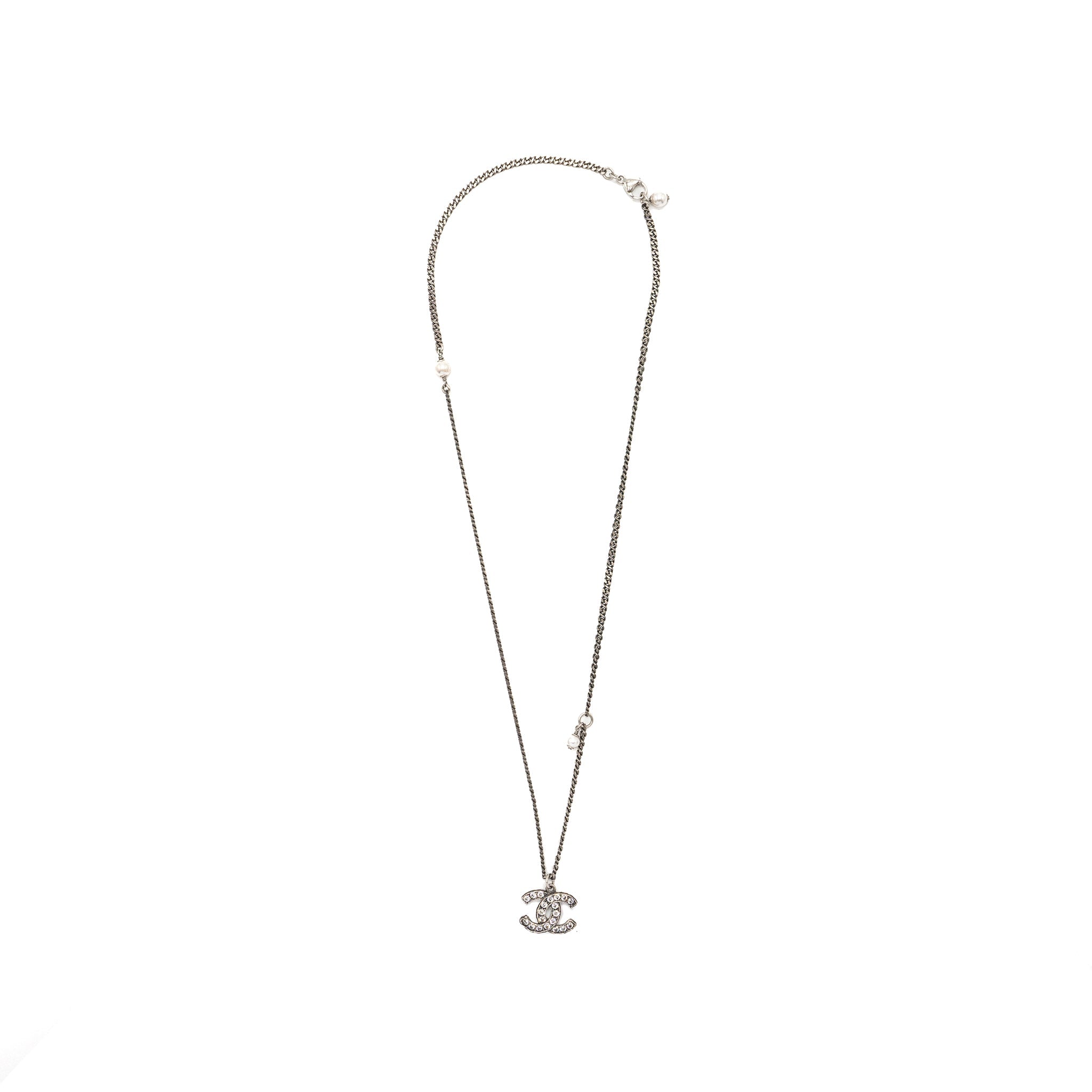 CHANEL CC LOGO NECKLACE CRYSTAL/ PEARL RUTHENIUM HARDWARE