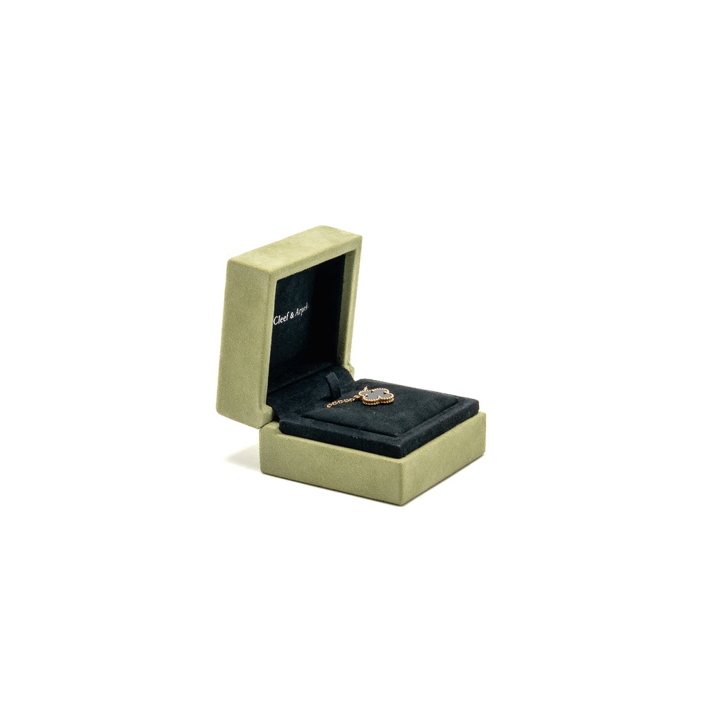 VAN CLEEF & ARPELS VINTAGE ALHAMBRA PENDANT YELLOW GOLD, ONYX