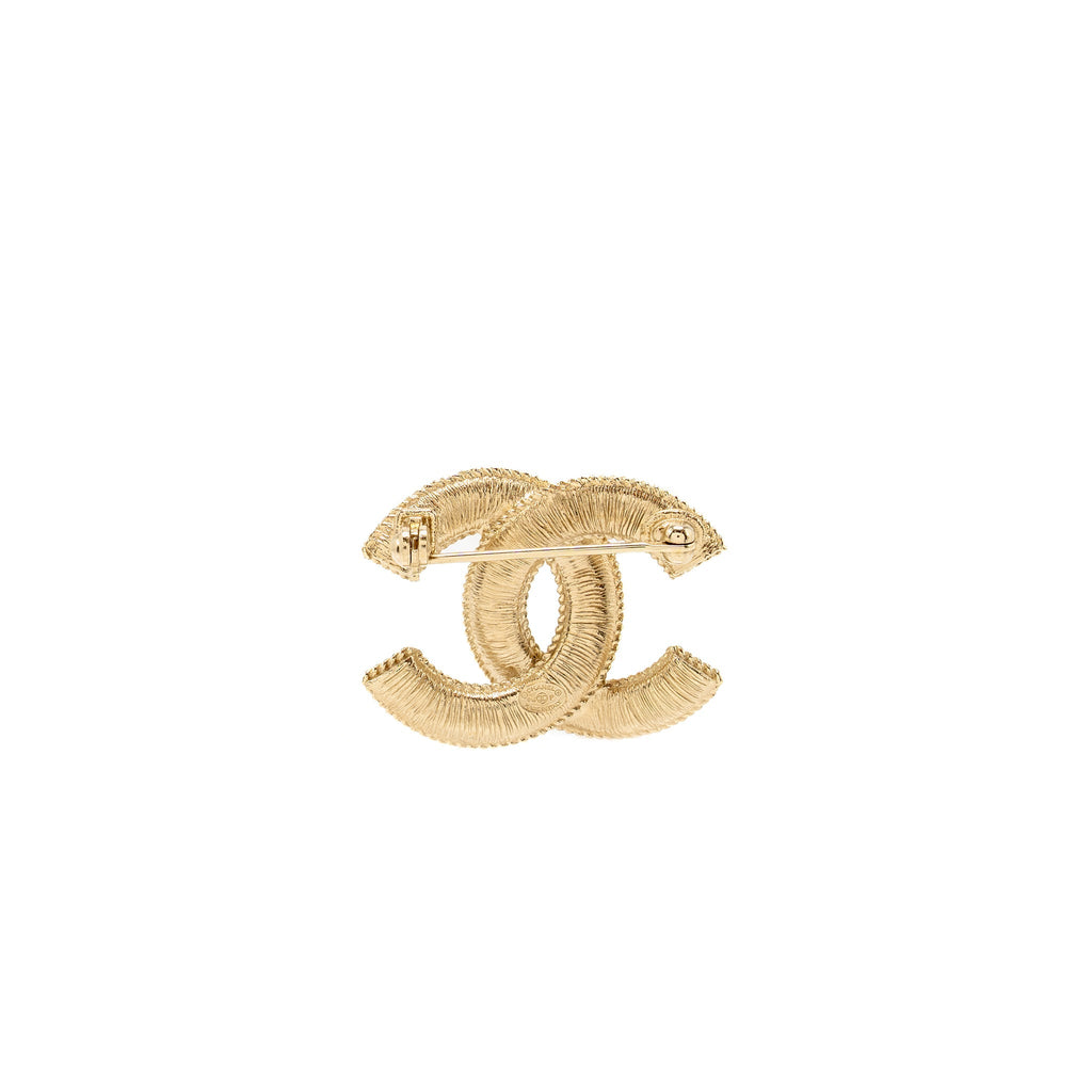 CHANEL CC LOGO BROOCH PEARL LIGHT GOLD TONE