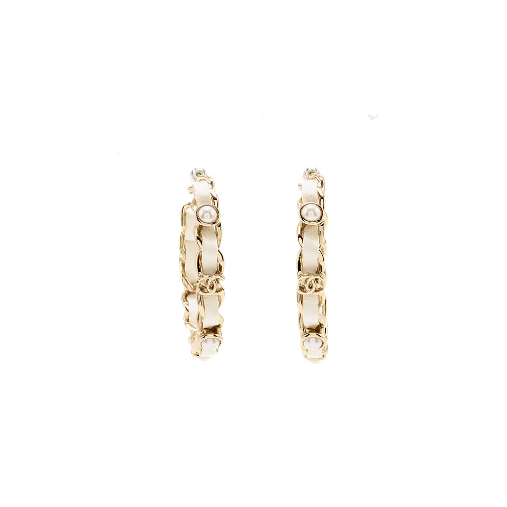 CHANEL CC LOGO PEARL LEATHER-WOVEN EARRINGS LIGHT GOLD TONE