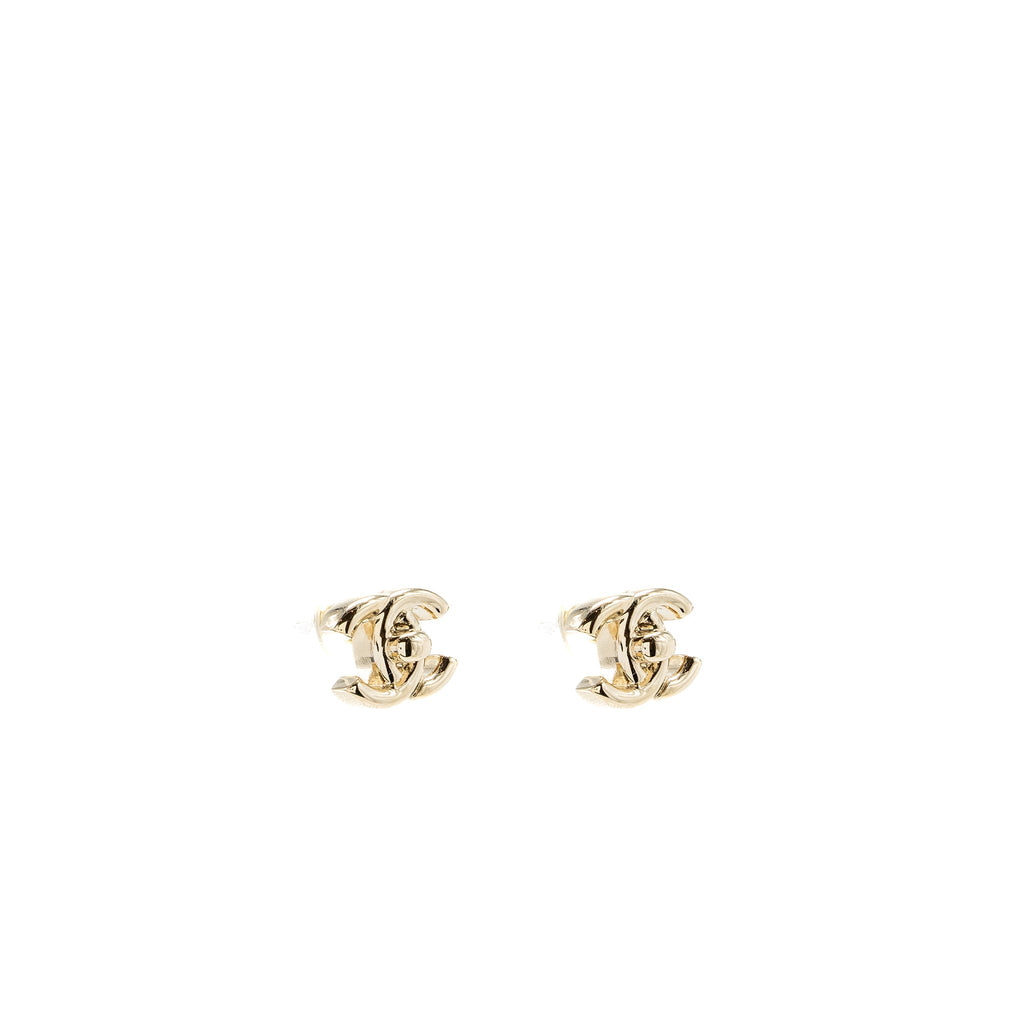 CHANEL CLASSIC CC LOGO EARRING LIGHT GOLD TONE