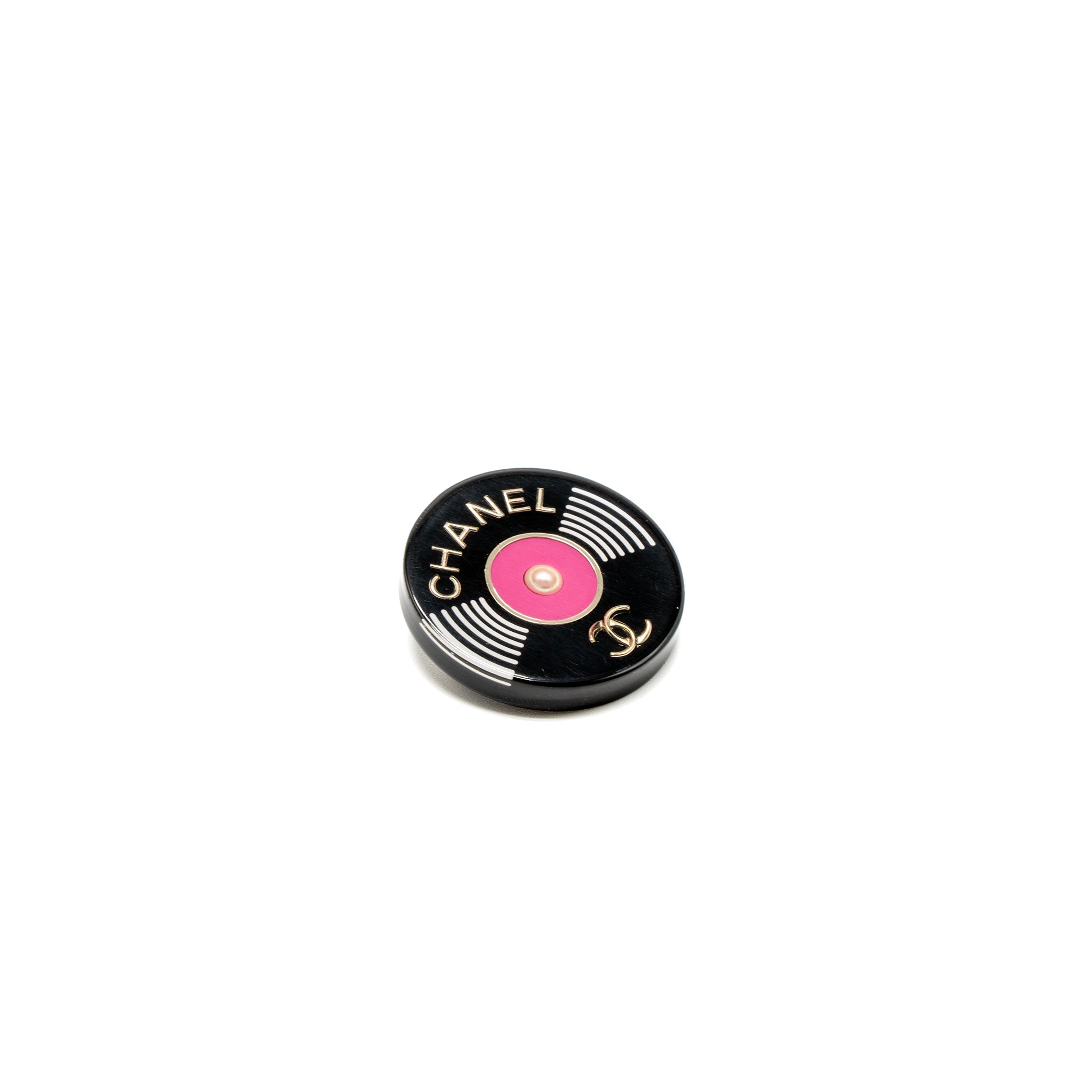 CHANEL ROUND LETTER/CC LOGO BROOCH MULTICOLOUR LIGHT GOLD TONE