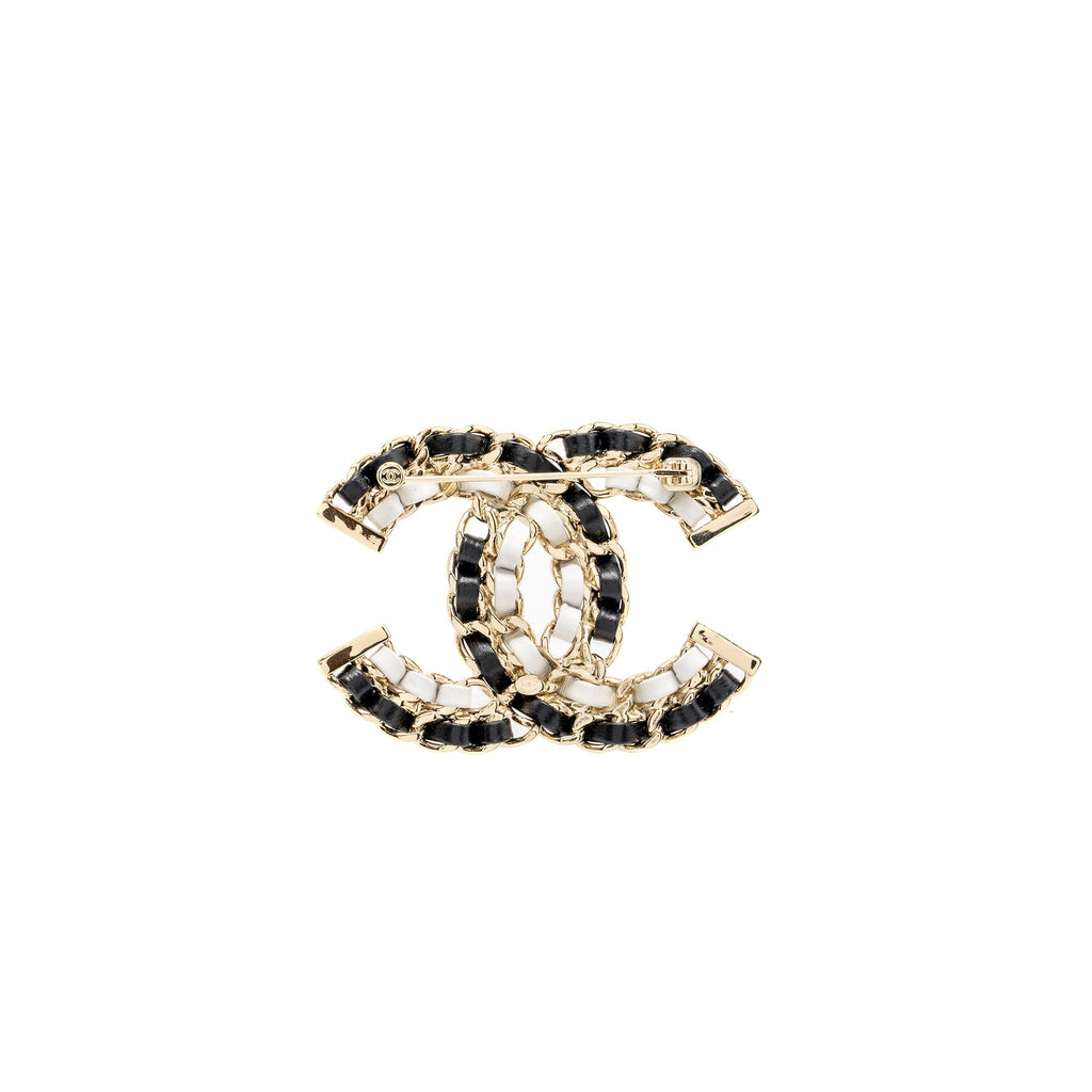 CHANEL CC LOGO DOUBLE LEATHER CHAIN BROOCH BLACK/WHITE MULTICOLOUR TONE