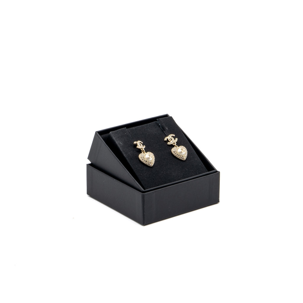 CHANEL HEART DROP CC LOGO EARRINGS CRYSTAL LIGHT GOLD TONE