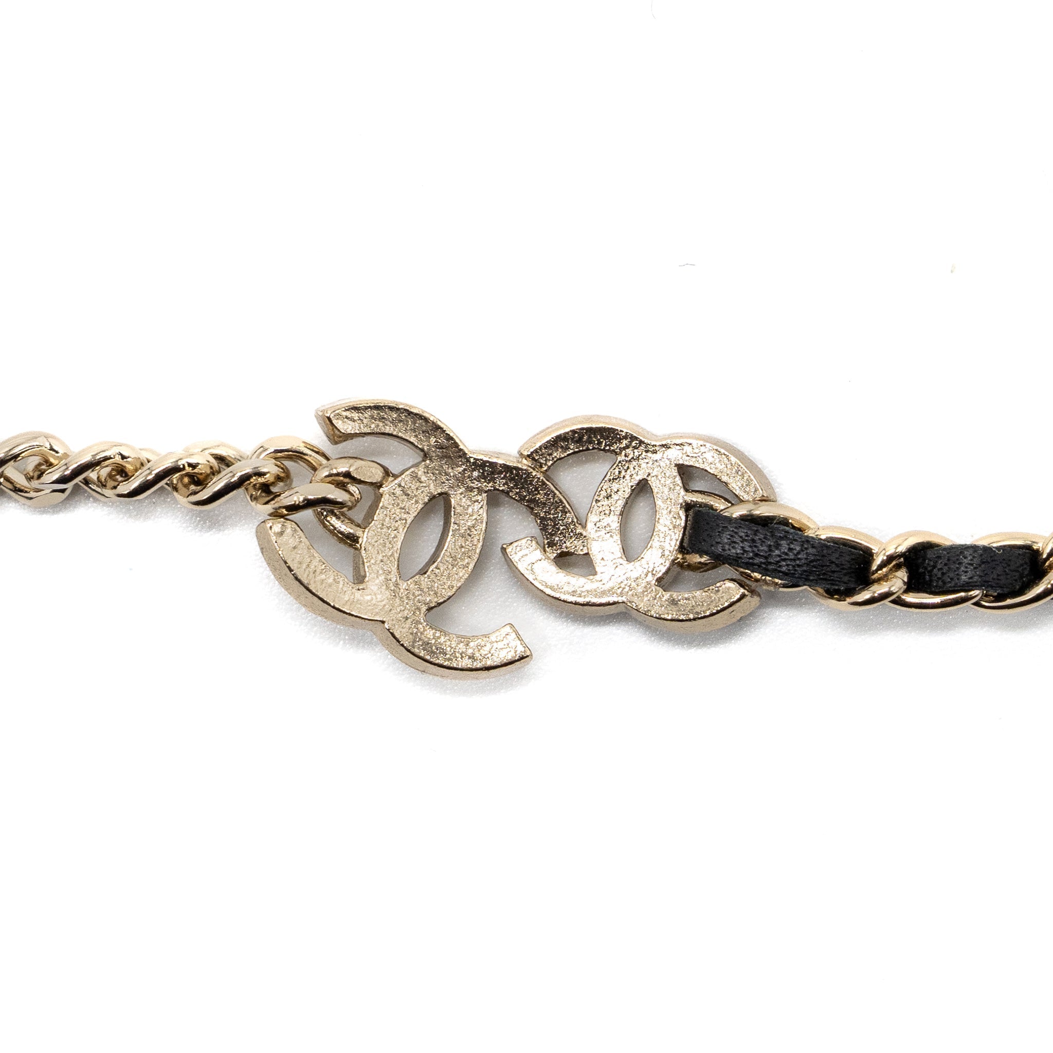 CHANEL 23A DOUBLE CC LOGO CHOCKER CRYSTAL/LEATHER CHAIN LIGHT GOLD TONE