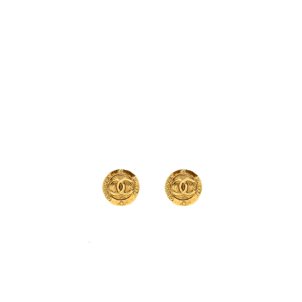 CHANEL VINTAGE ROUND CC LOGO EARCLIP GOLD TONE