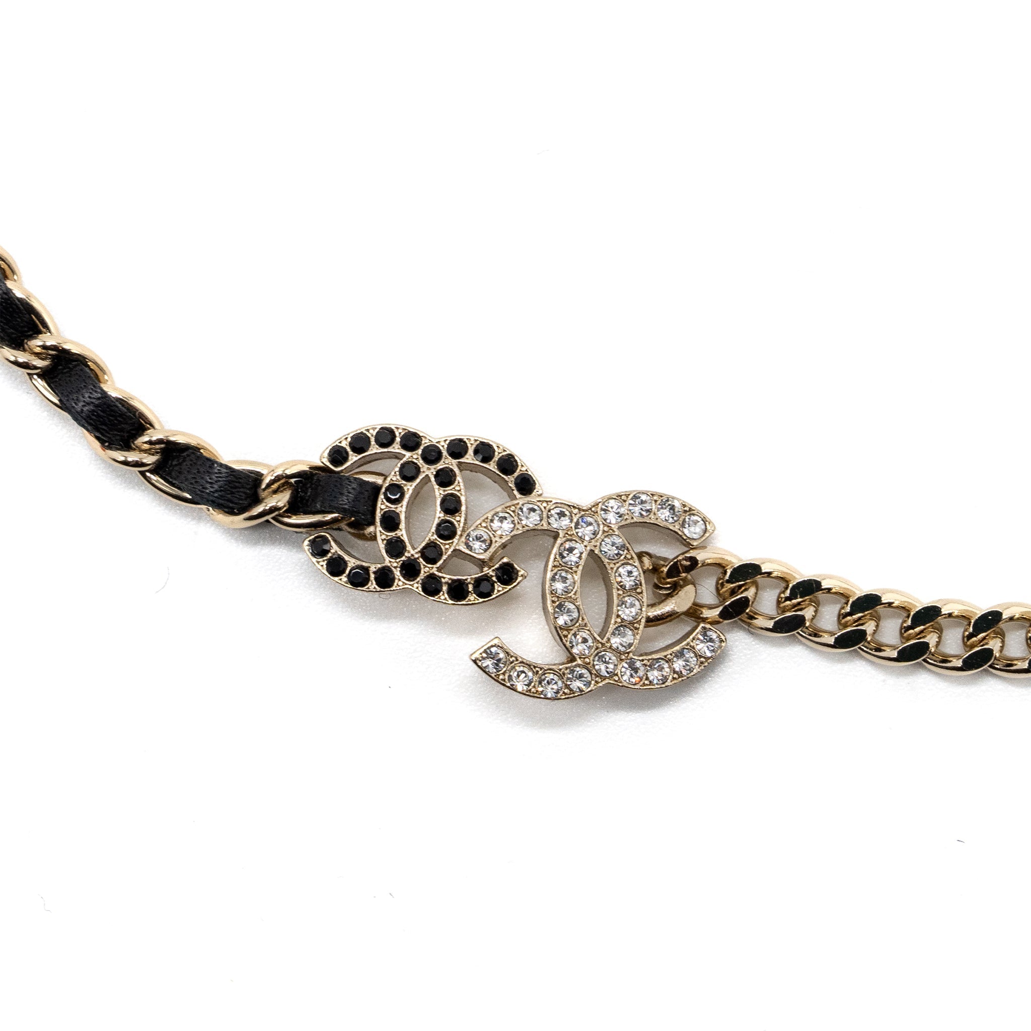CHANEL 23A DOUBLE CC LOGO CHOCKER CRYSTAL/LEATHER CHAIN LIGHT GOLD TONE