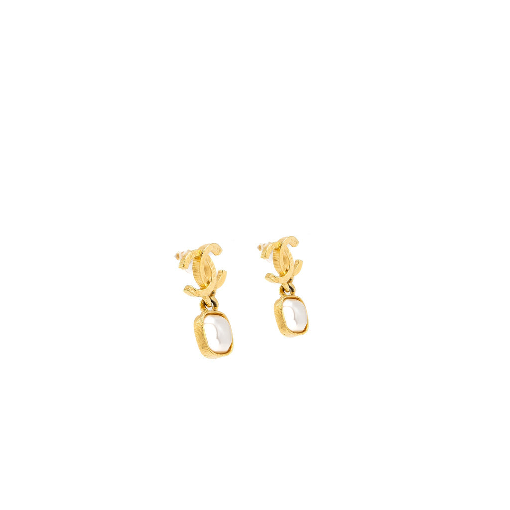 CHANEL CC LOGO SQUARE PEARL DROP EARRINGS GOLD TONE
