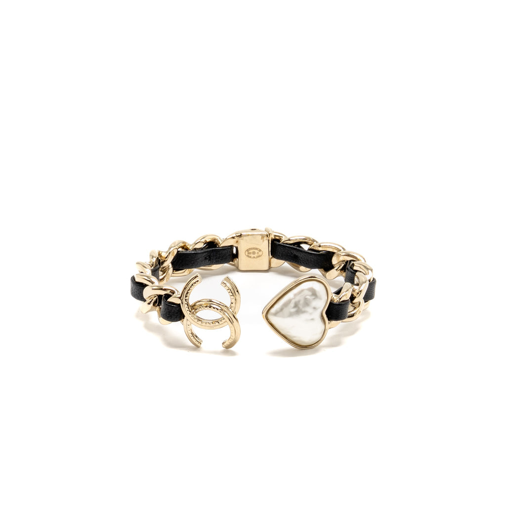 CHANEL CC HEART CUFF BRACELET PEARL/LEATHER LIGHT GOLD TONE