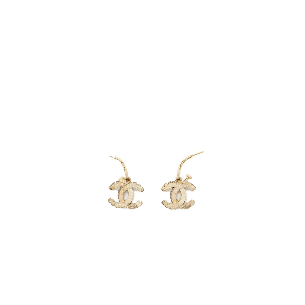 CHANEL CC LOGO DROP CRYSTAL EARRINGS LIGHT GOLD TONE