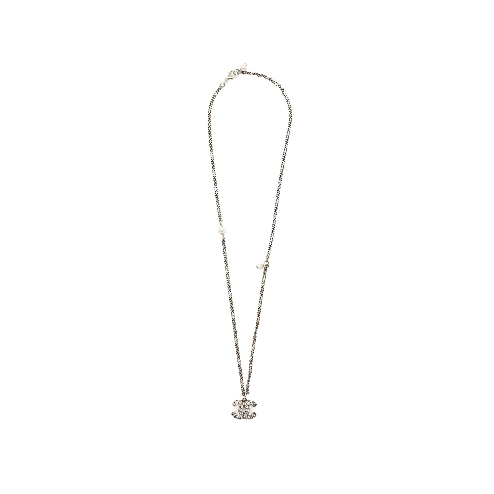 CHANEL CC LOGO NECKLACE CRYSTAL/ PEARL RUTHENIUM HARDWARE