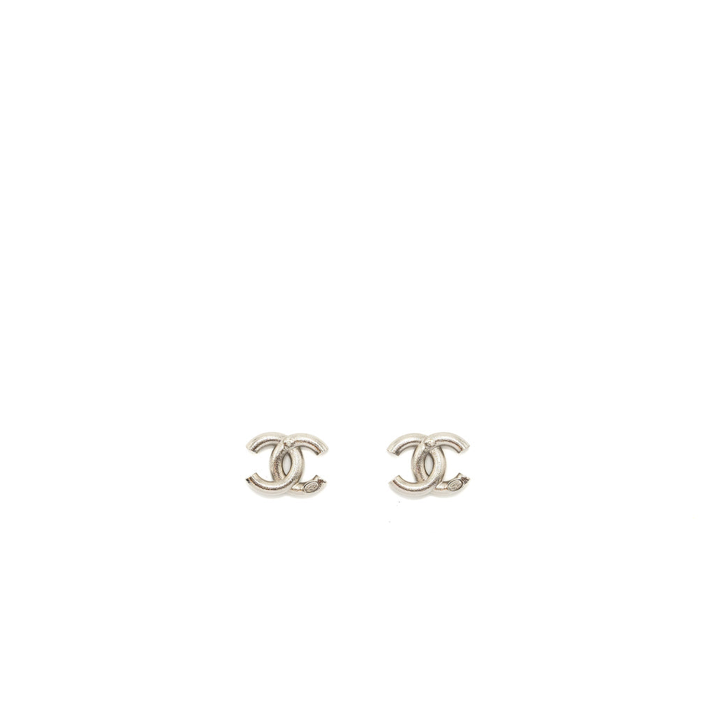 CHANEL CC LOGO EARRINGS CRYSTAL SILVER TONE