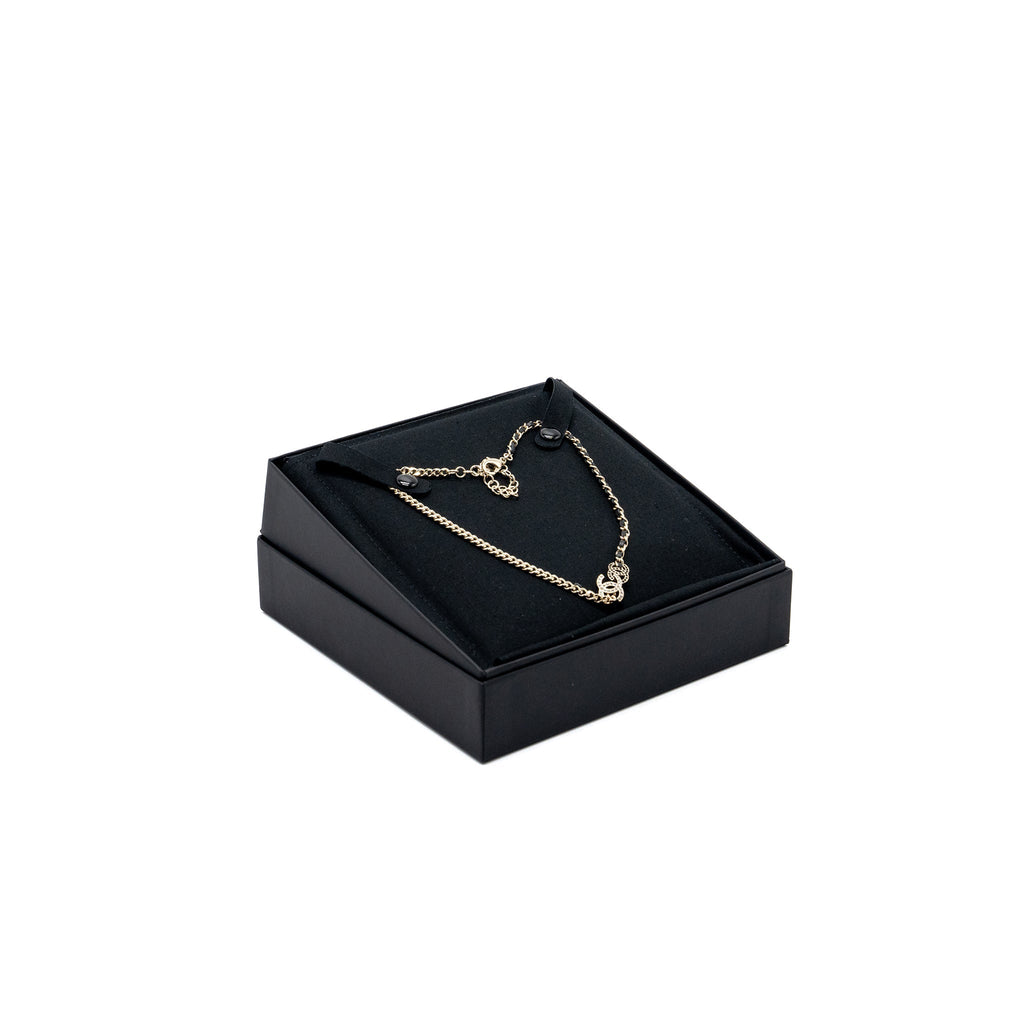 CHANEL 23A DOUBLE CC LOGO CHOCKER CRYSTAL/LEATHER CHAIN LIGHT GOLD TONE