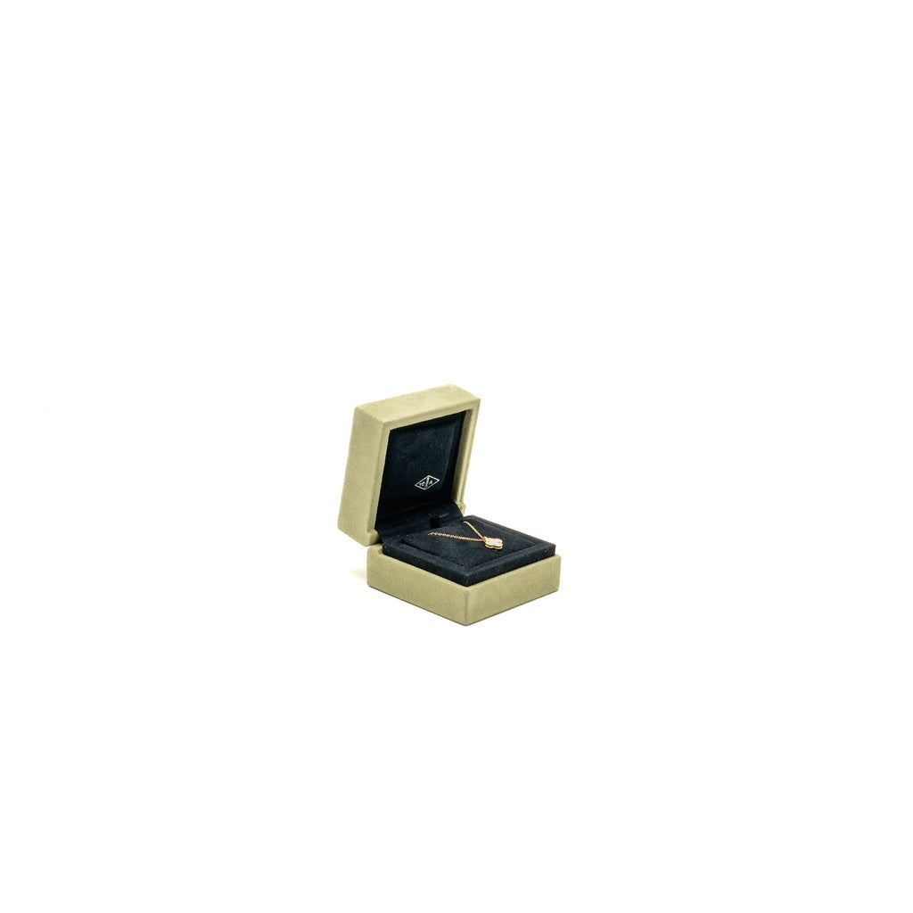 VAN CLEEF & ARPELS SWEET ALHAMBRA PENDANT WHITE MOTHER OF PEARL YELLOW GOLD