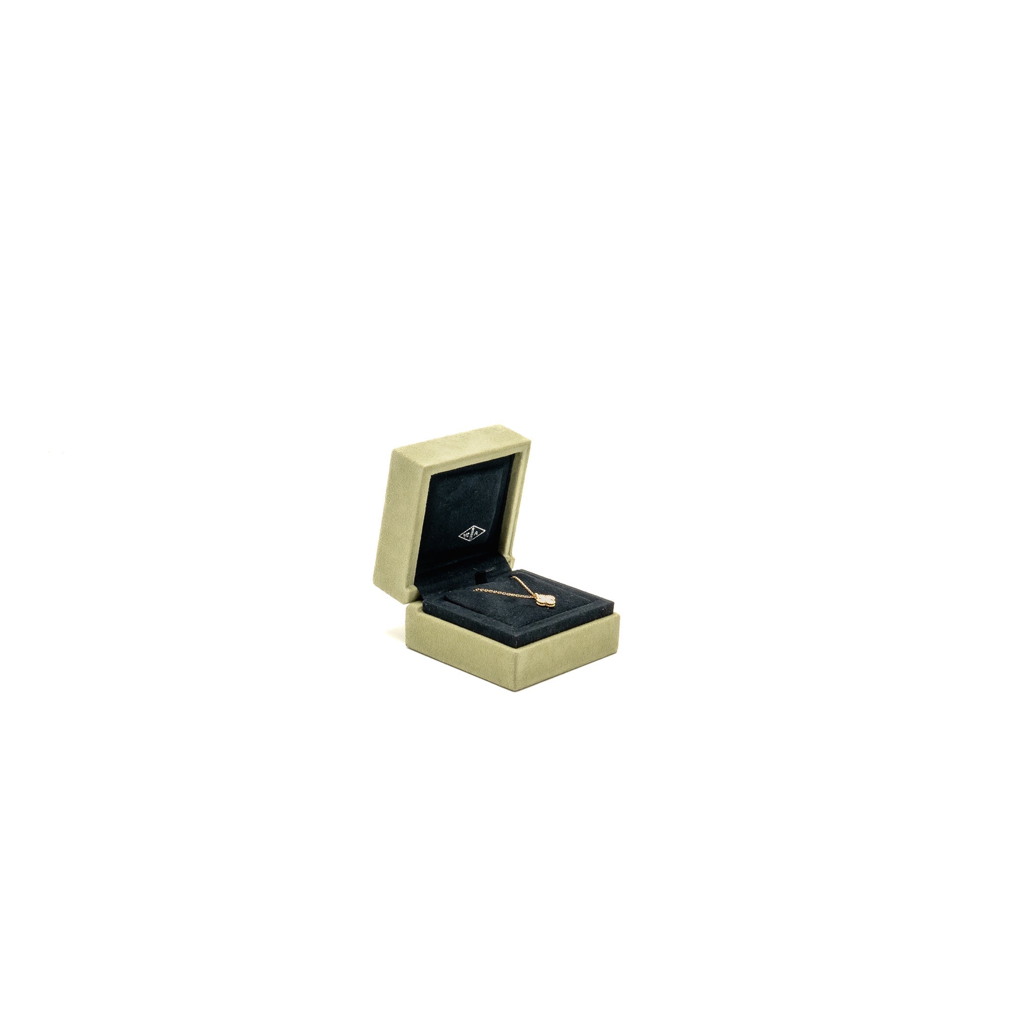 VAN CLEEF & ARPELS SWEET ALHAMBRA PENDANT WHITE MOTHER OF PEARL YELLOW GOLD