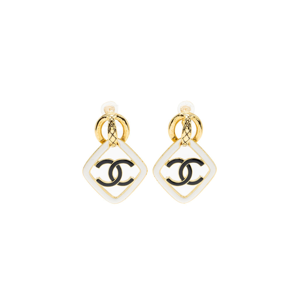 CHANEL GIANT CC LOGO EAR CLIP ENAMEL BLACK/WHITE GOLD TONE