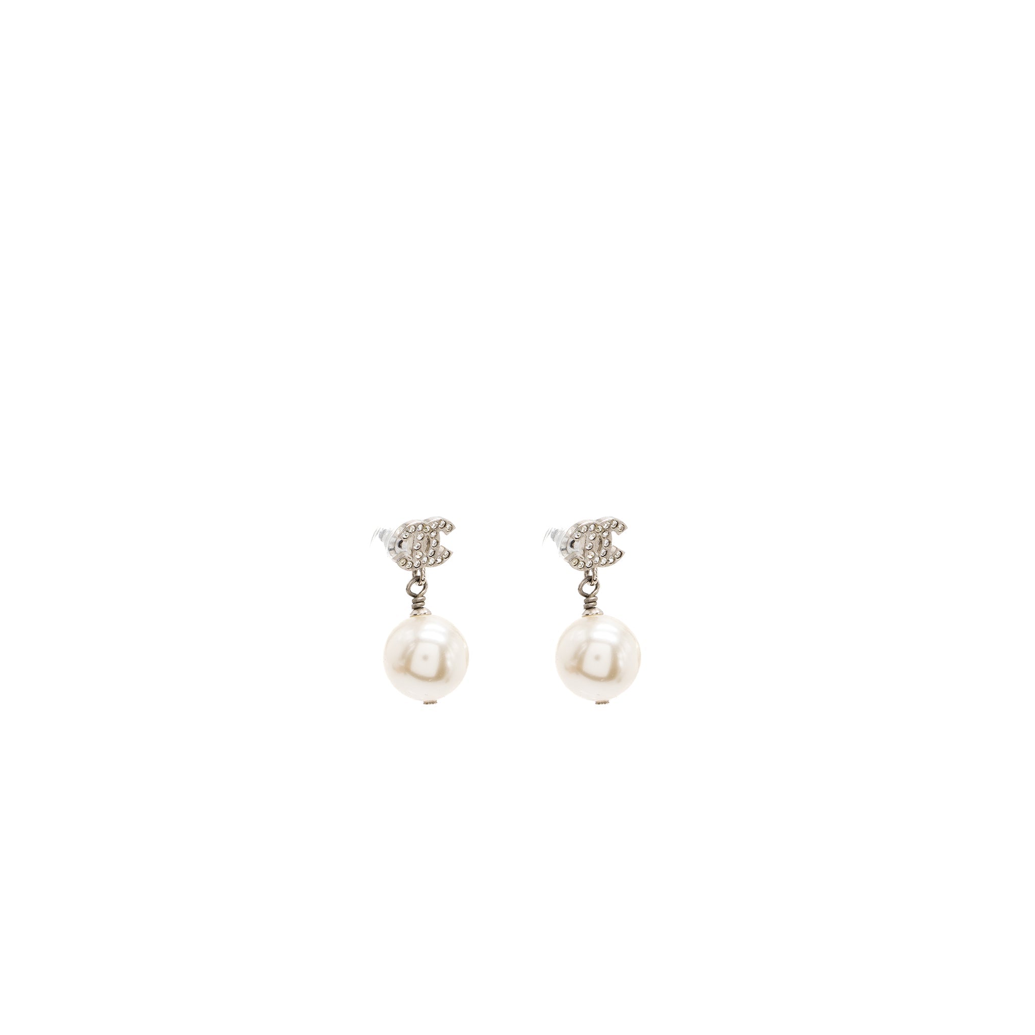 CHANEL CC LOGO PEARL DROPPED EARRINGS SILVER TONE