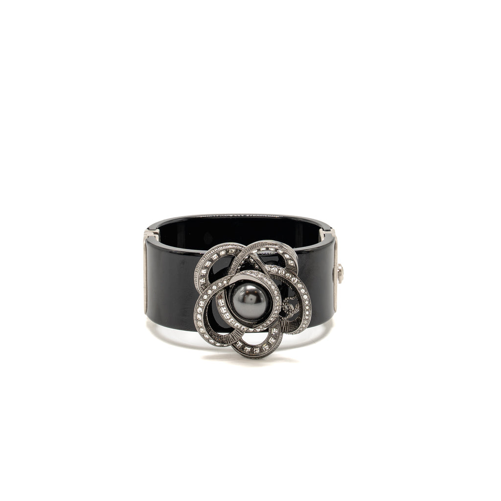 CHANEL CAMELLIA WIDE CUFF BRACELET PEARL/CRYSTAL/RESIN BLACK SILVER TONE