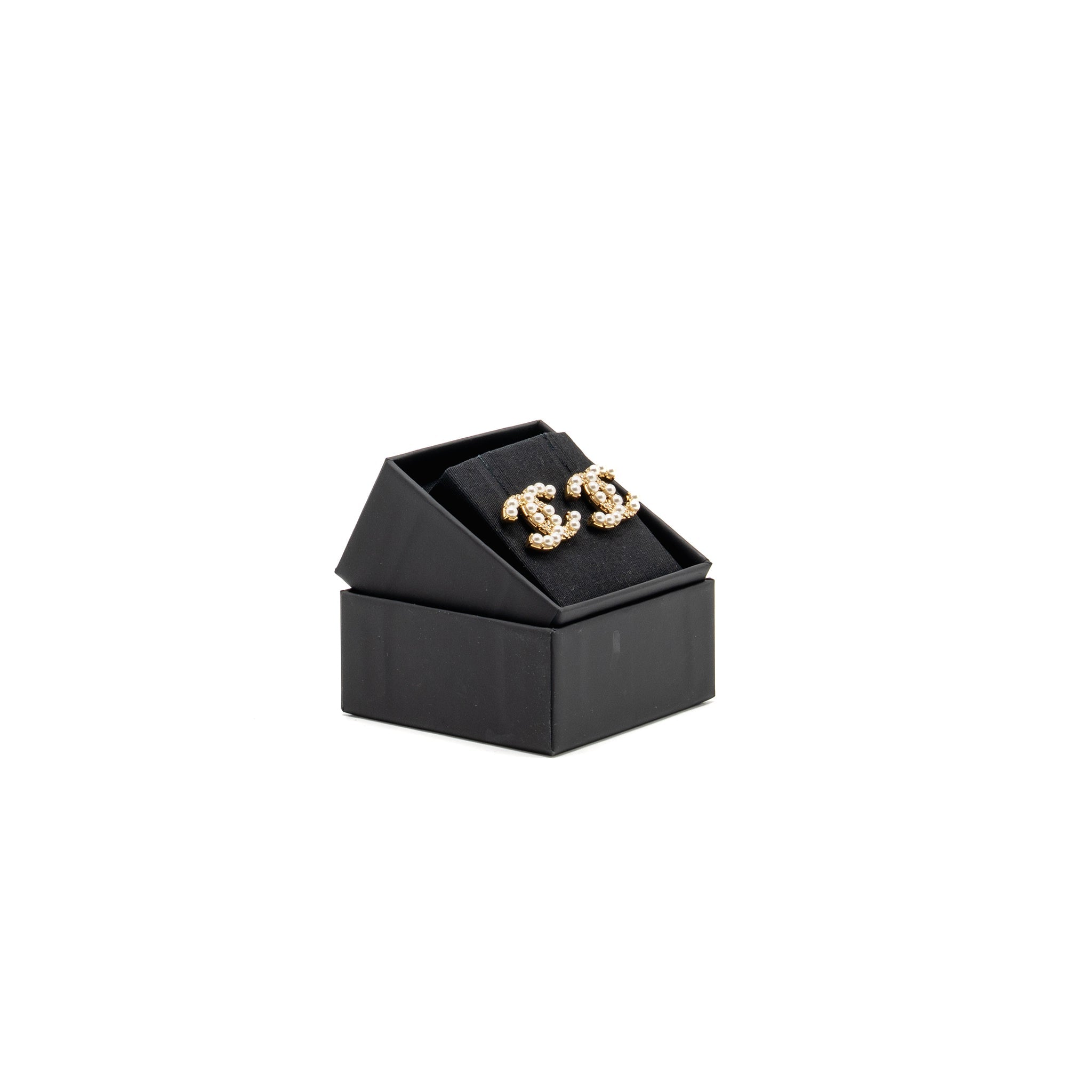 CHANEL CC PEARL EARRINGS GOLD TONE
