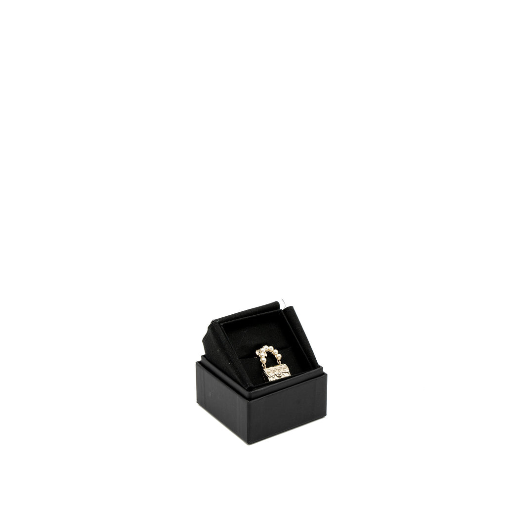 CHANEL BAG BROOCH PEARL LIGHT GOLD TONE