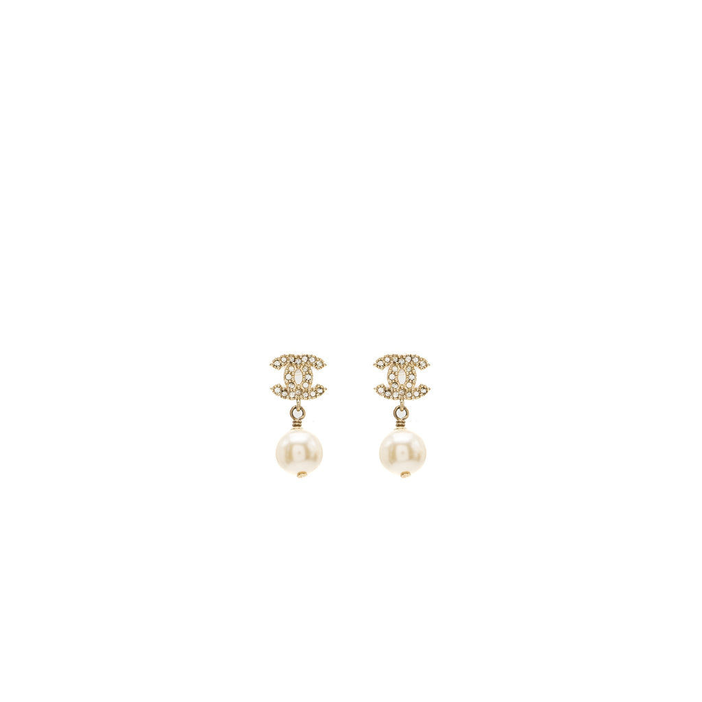 CHANEL CC LOGO WITH PEARL DROP EARRINGS LIGHT GOLD TONE