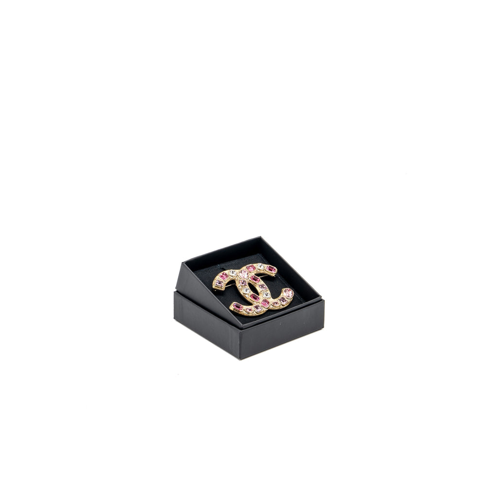 CHANEL GIANT CC LOGO BROOCH WITH CRYSTAL PINK MULTICOLOUR GOLD TONE