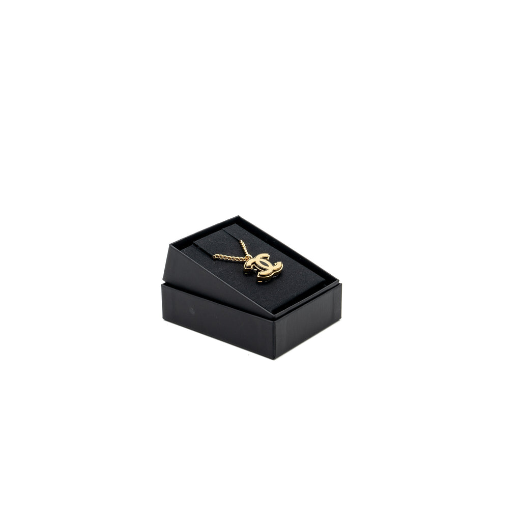 CHANEL GIANT CC LOGO NECKLACE GOLD TONE