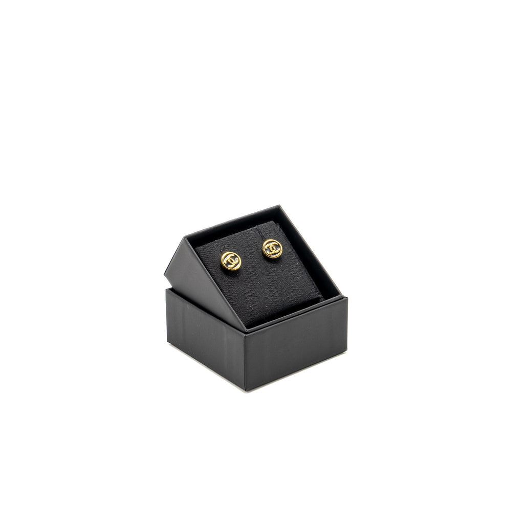 CHANEL ROUND CC LOGO EARRING BLACK/GOLD TONE