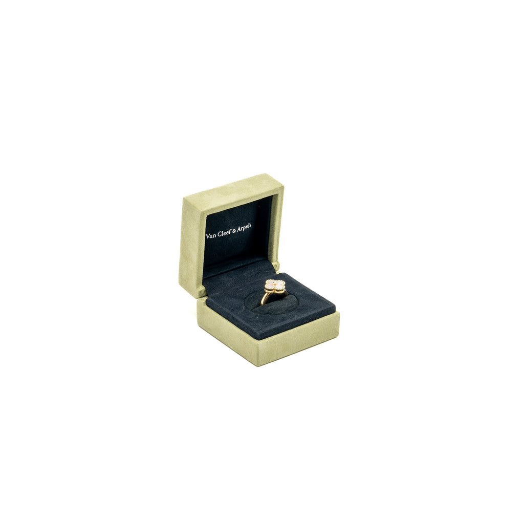 VAN CLEEF & ARPELS VINTAGE ALHAMBRA RING, 18K YELLOW GOLD/WHITE MOTHER OF PEARL/DIAMOND