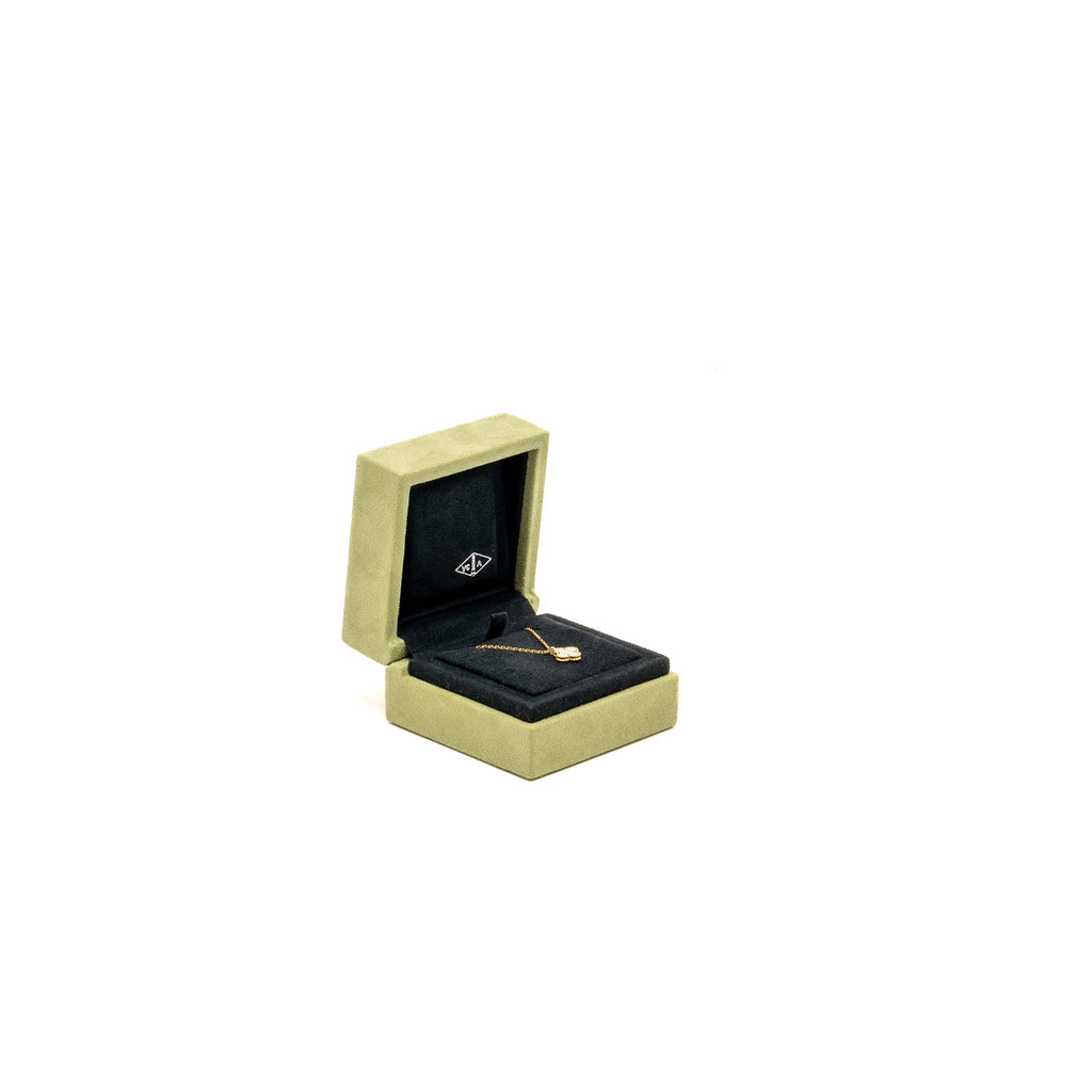 VAN CLEEF & ARPELS SWEET ALHAMBRA PENDANT MOTHER OF PEARL YELLOW GOLD
