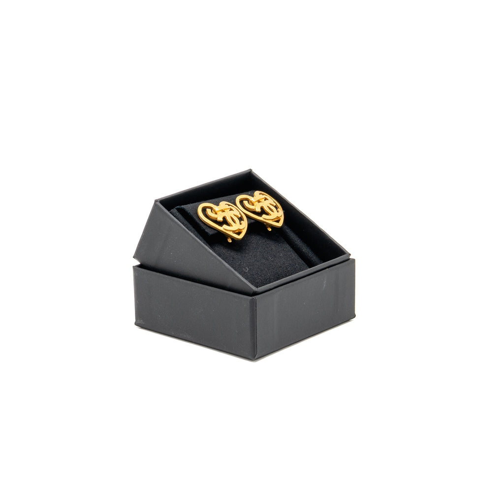 CHANEL VINTAGE HEART SHAPE CC LOGO EAR CLIPS GOLD TONE
