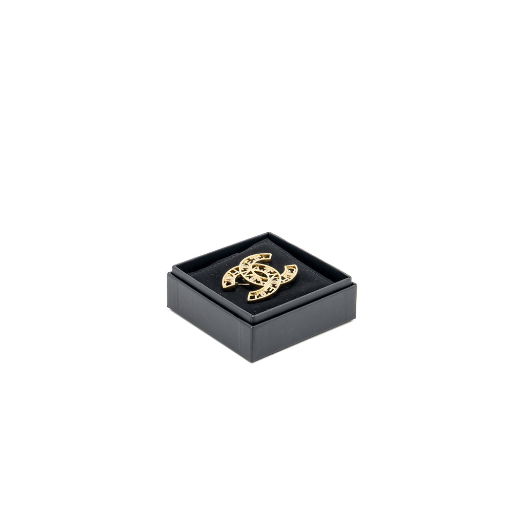 CHANEL LETTER & CC LOGO CRYSTAL BROOCH GHW