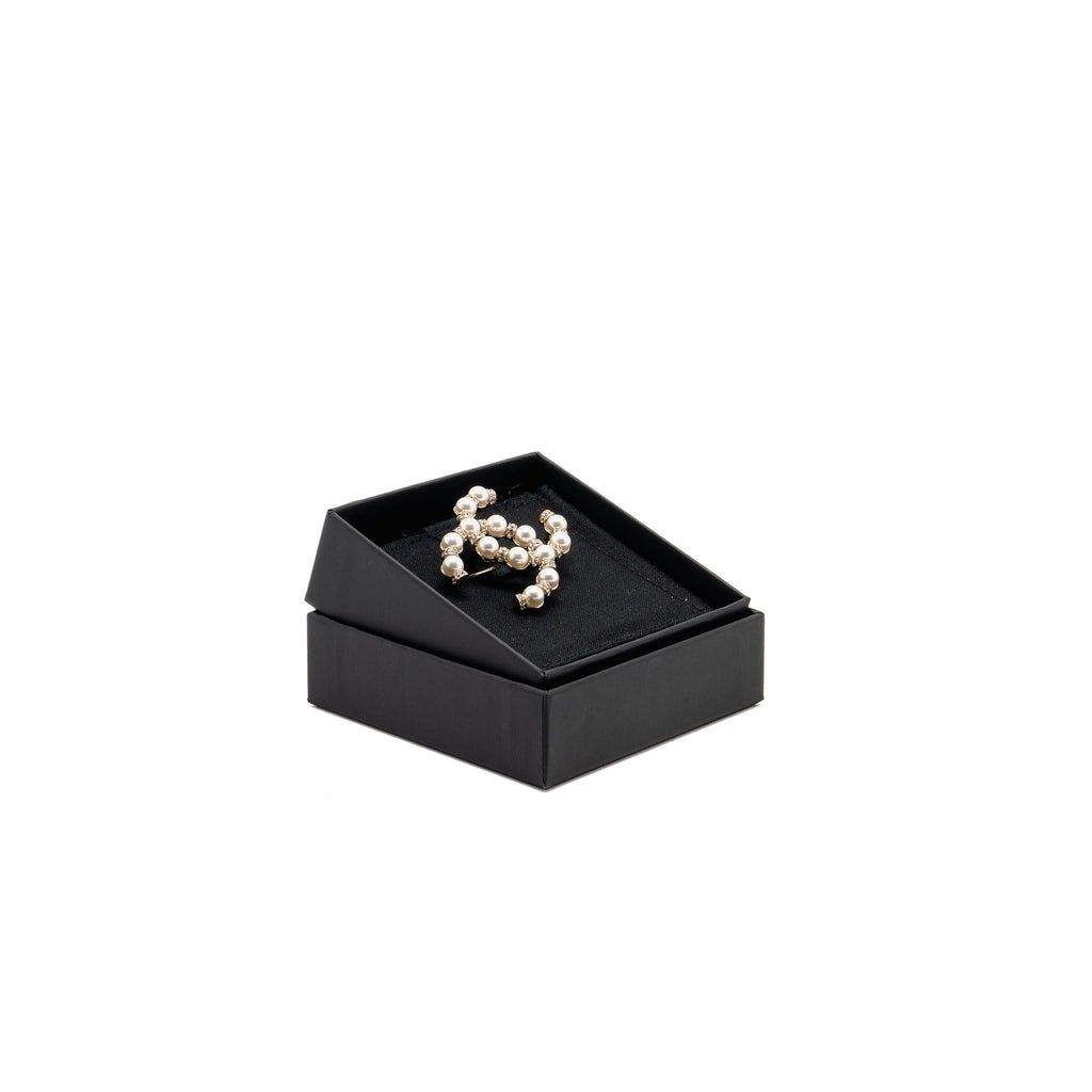 CHANEL CC BROOCH PEARL/CRYSTAL LIGHT GOLD TONE