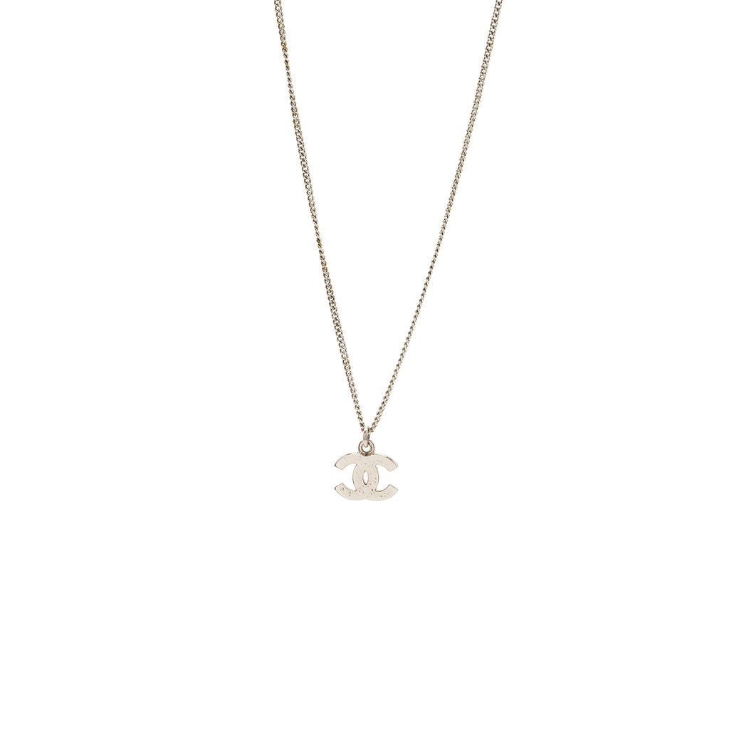 CHANEL SMALL MODEL CC LOGO CRYSTAL NECKLACE SILVER TONE