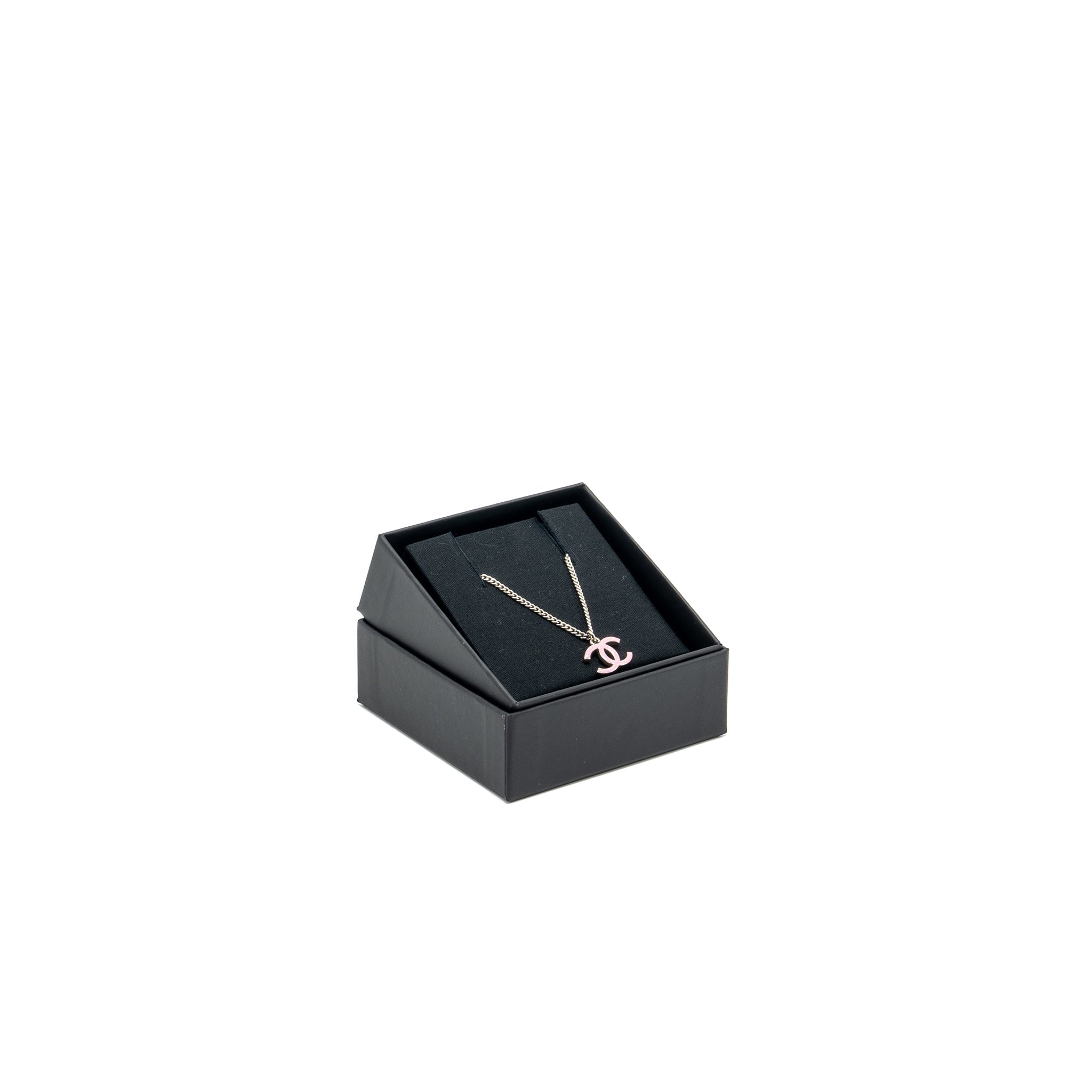 CHANEL CC LOGO NECKLACE PINK / SILVER TONE