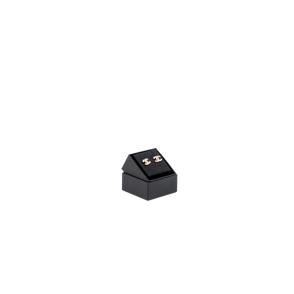 CHANEL CC LOGO EARRINGS WITH PEARL LIGHT GOLD TONE