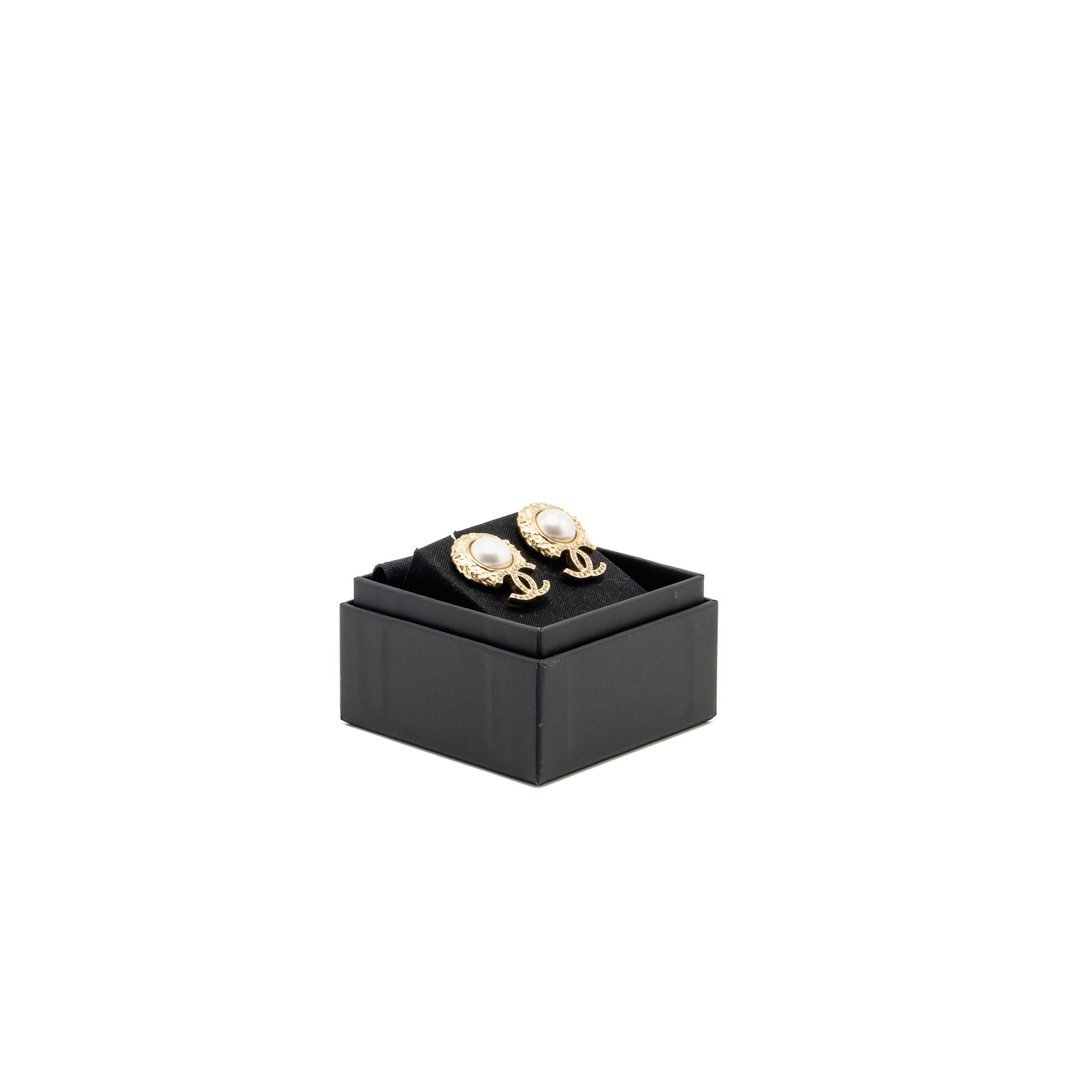 CHANEL ROUND PEARL CRYSTAL CC EARRINGS GOLD TONE