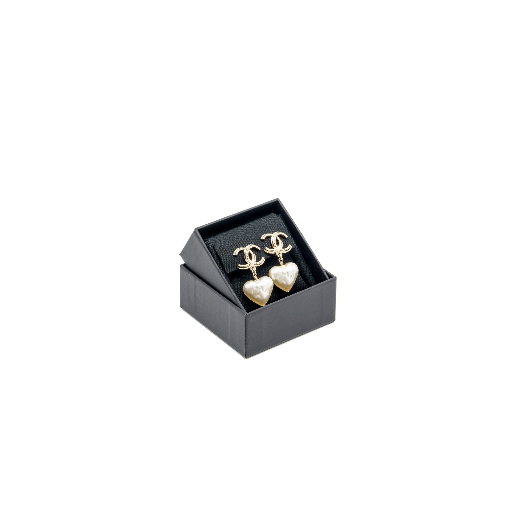CHANEL CC LOGO HEART DROP EARCLIPS LIGHT GOLD TONE