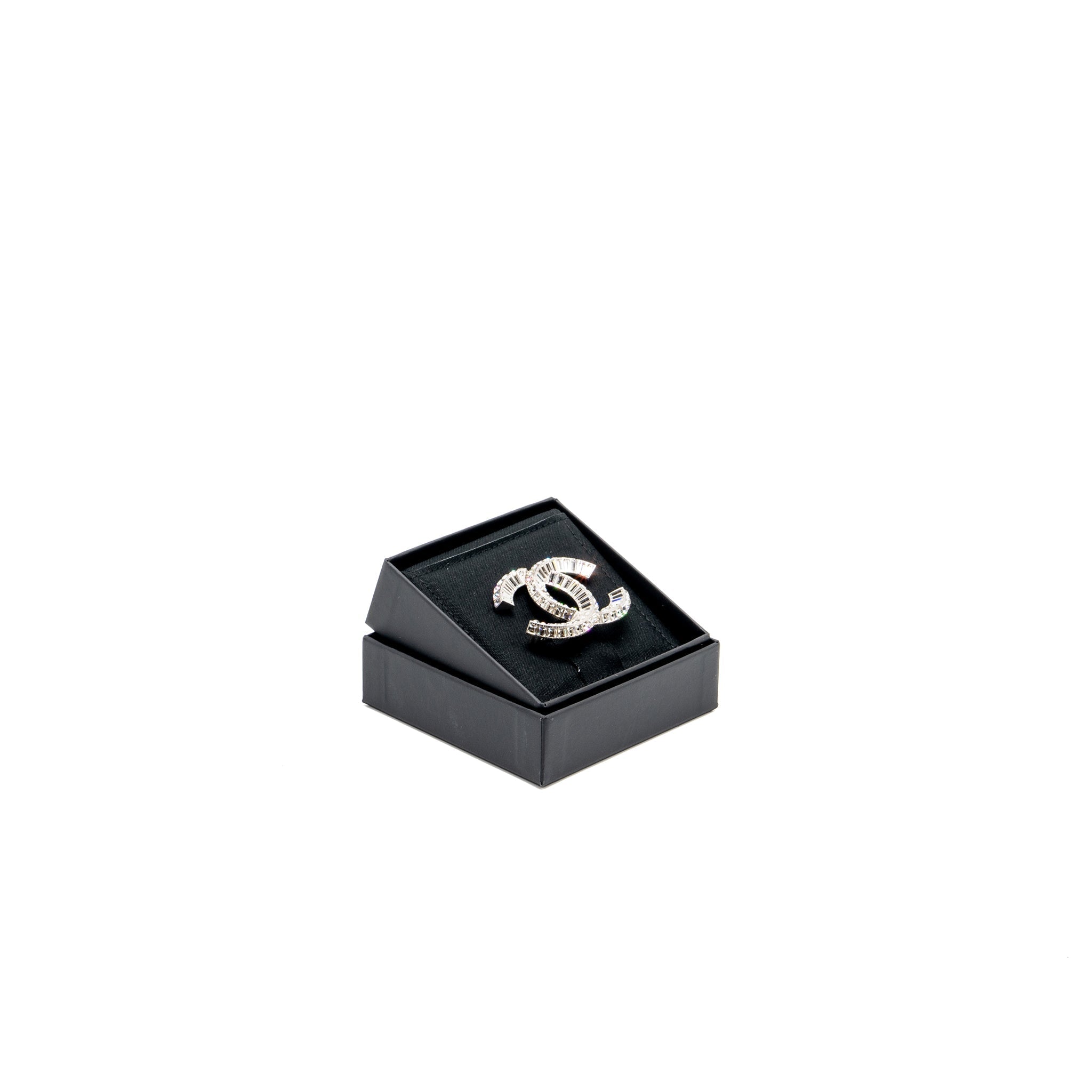 CHANEL CC LOGO CRYSTAL BROOCH SILVER TONE