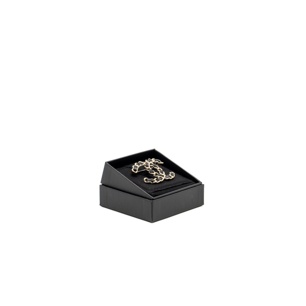 CHANEL CC LOGO LEATHER CHAIN BROOCH LGHW