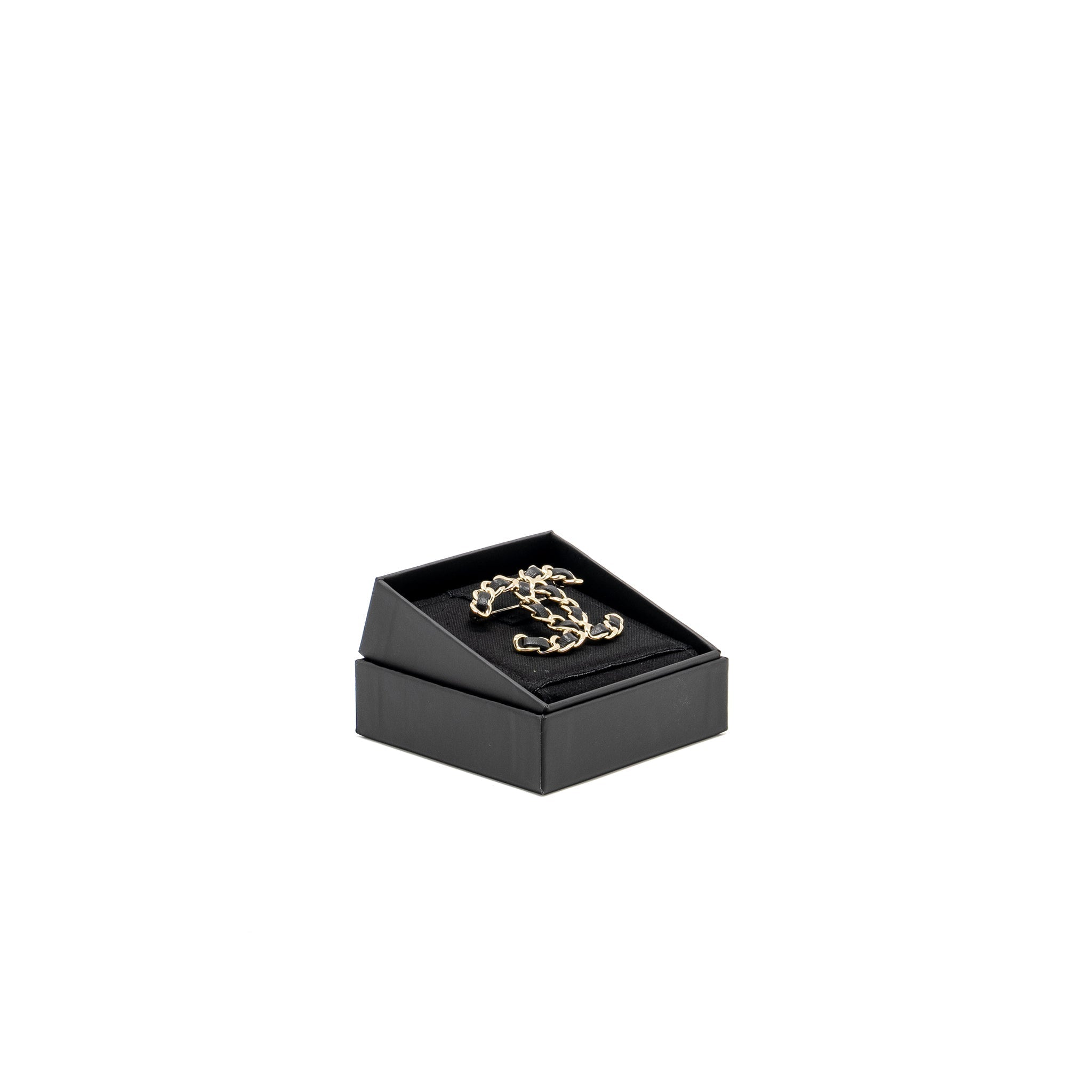 CHANEL CC LOGO LEATHER CHAIN BROOCH LGHW