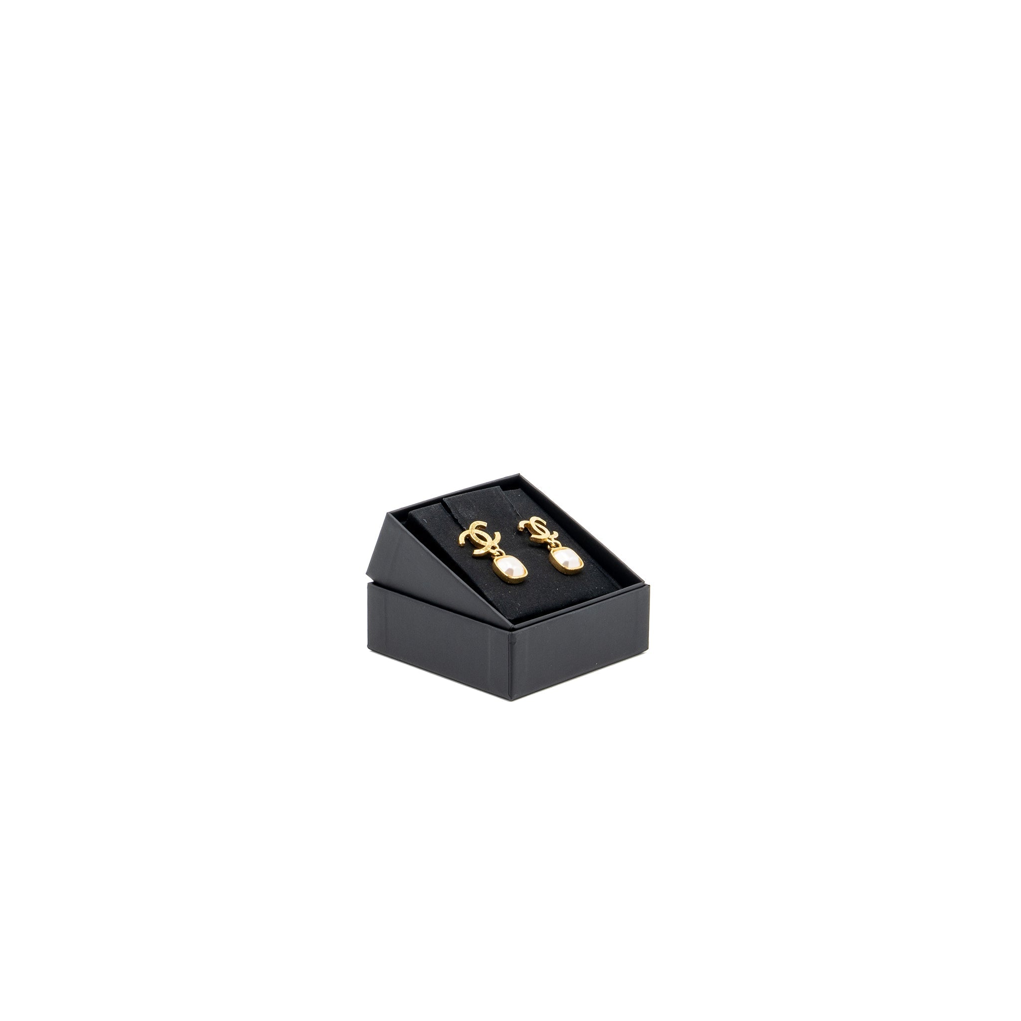CHANEL CC LOGO SQUARE PEARL DROP EARRINGS GOLD TONE