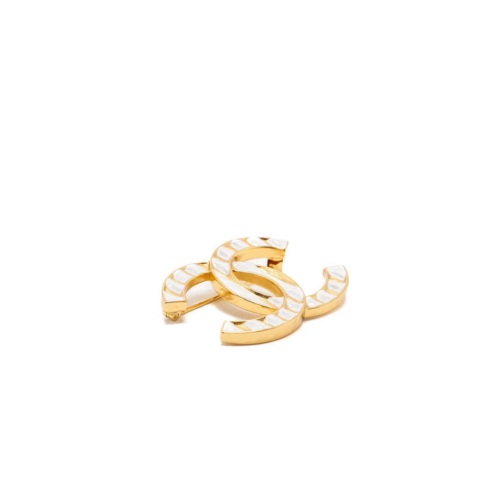CHANEL CC LOGO BROOCH IVORY / GOLD TONE