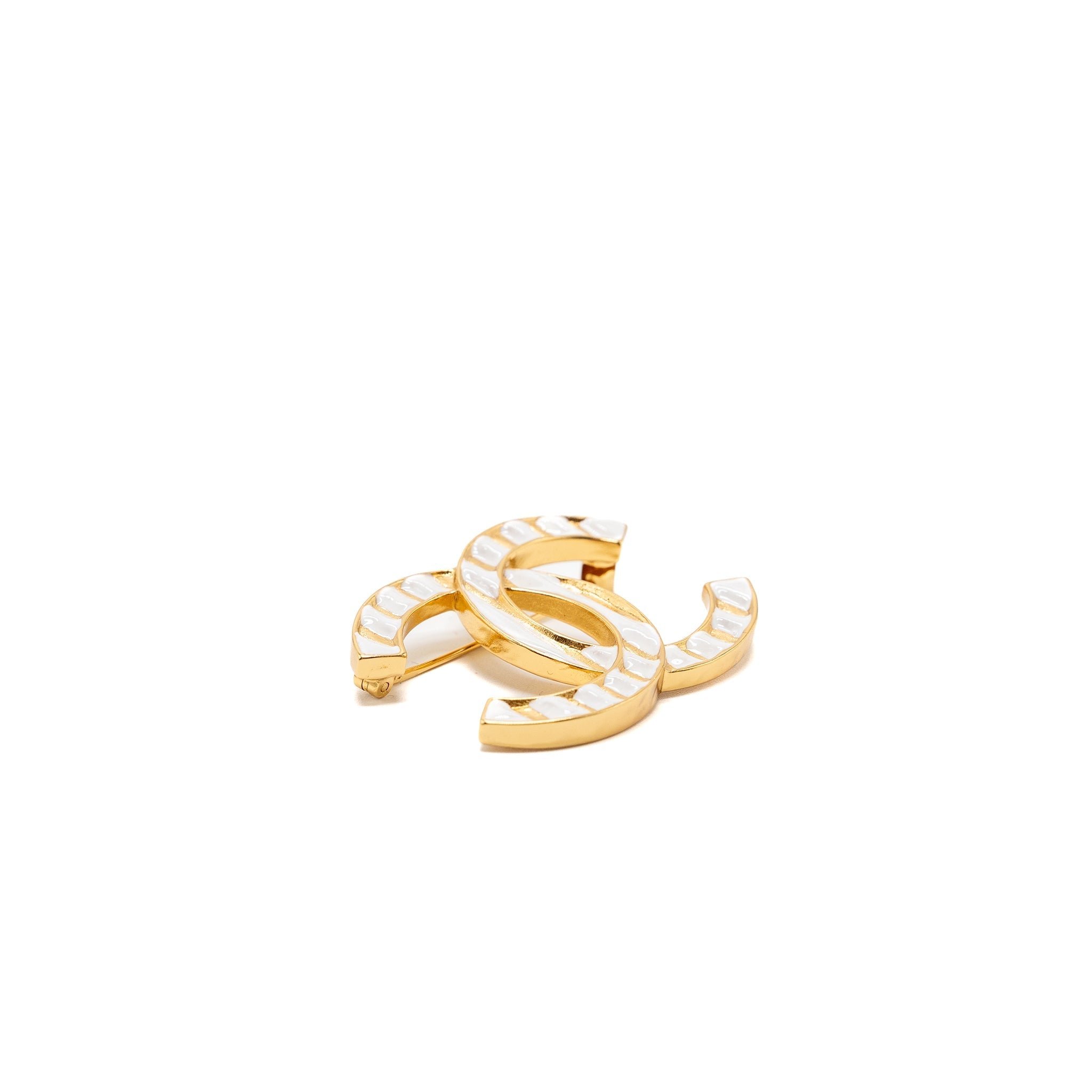 CHANEL CC LOGO BROOCH IVORY / GOLD TONE