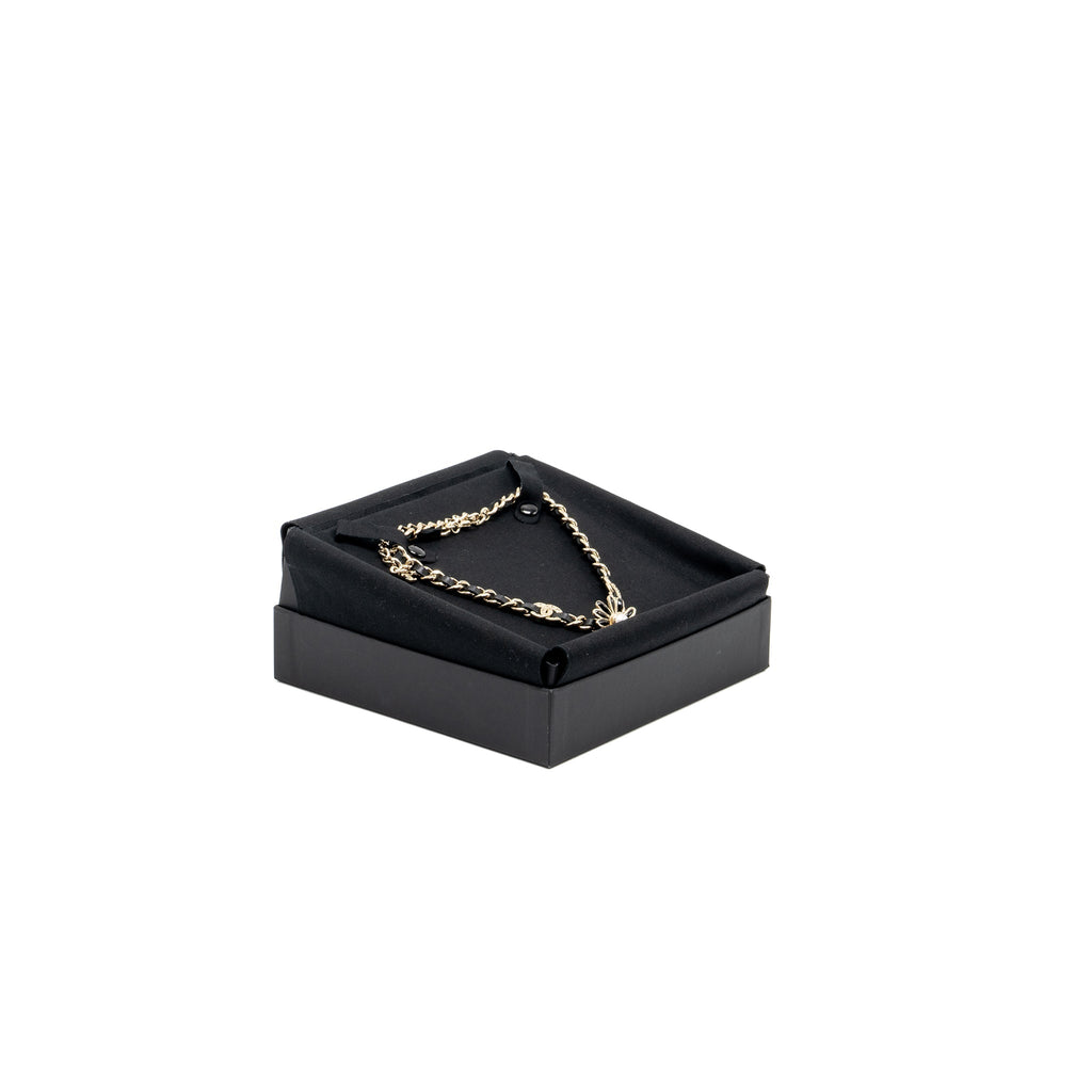 CHANEL CC LOGO LEATHER CHAIN CHOCKER WITH PEARL FLOWER LIGHT GOLD TONE