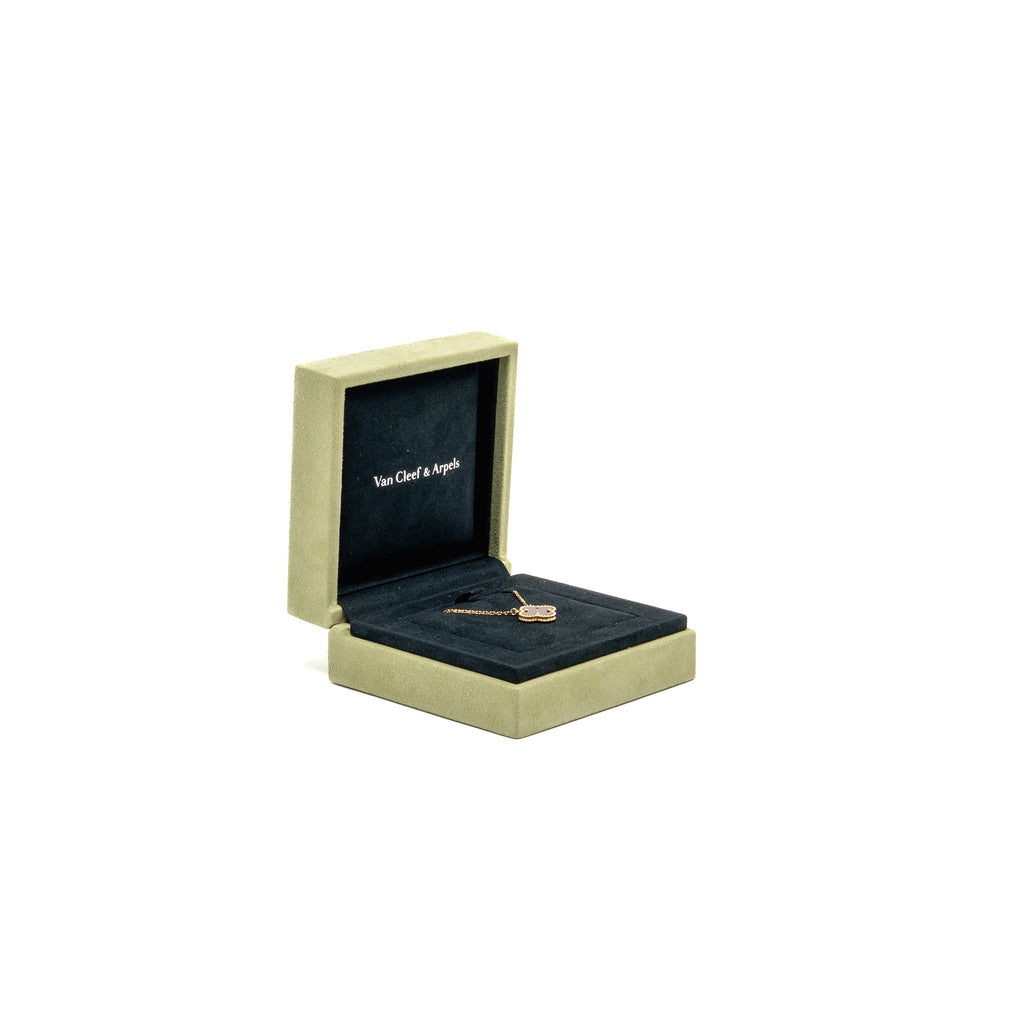 VAN CLEEF VINTAGE ALHAMBRA PENDANT 18K YELLOW GOLD / CARNELLIAN