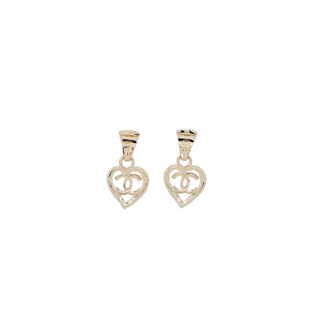 CHANEL HEART SHAPE DROPPED EARRING LIGHT GOLD TONE