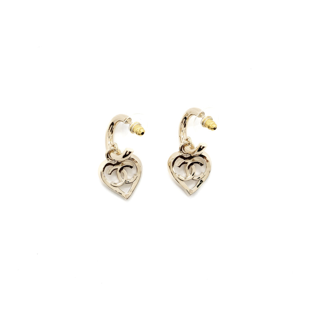 CHANEL ROUND HEART SHAPE DROPPED EARRING LIGHT GOLD TONE